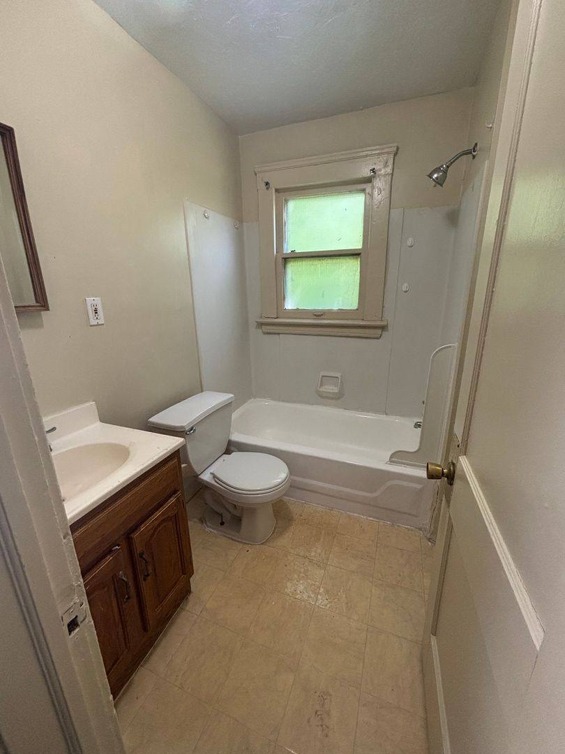 House for rent at 935 E 131st St, Cleveland, OH 44108
