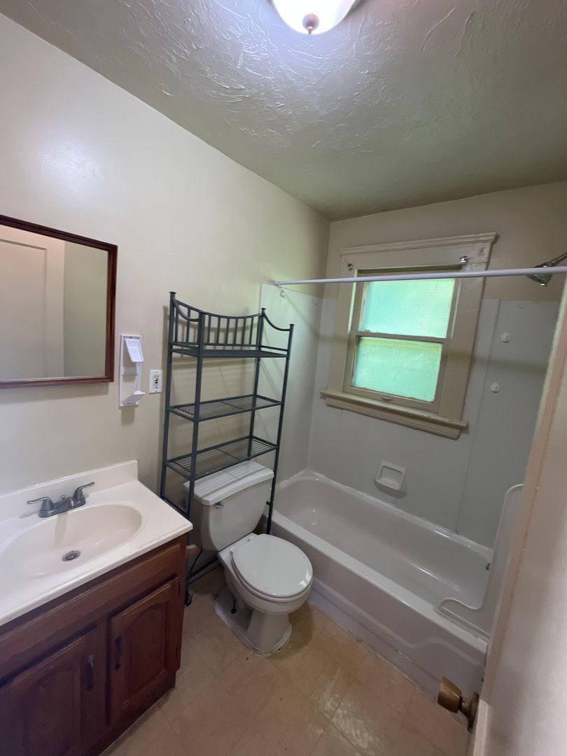 House for rent at 935 E 131st St, Cleveland, OH 44108