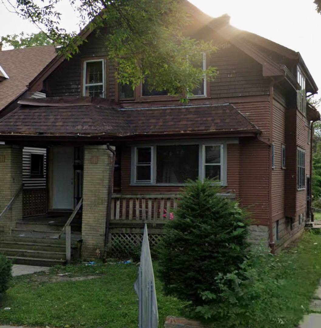 Apartment for rent at 3747-49 N 16th St, Milwaukee, WI 53206
