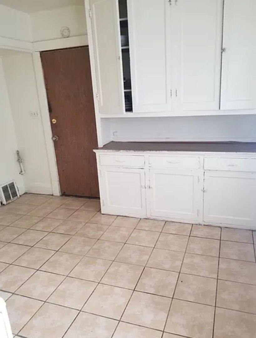 Townhouse for rent at 3747-49 N 16th St, Milwaukee, WI 53206