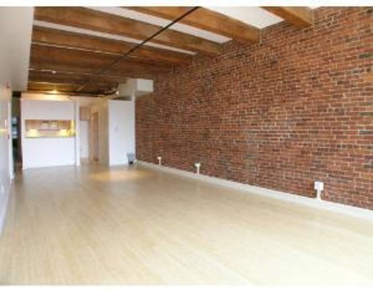 House for rent at 1615 Communwelth Ave, Brighton, MA 02135