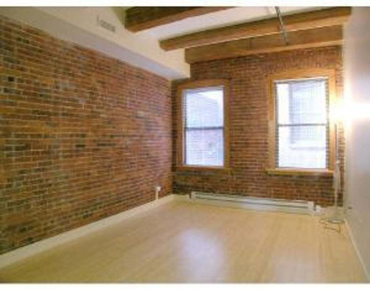House for rent at 1615 Communwelth Ave, Brighton, MA 02135