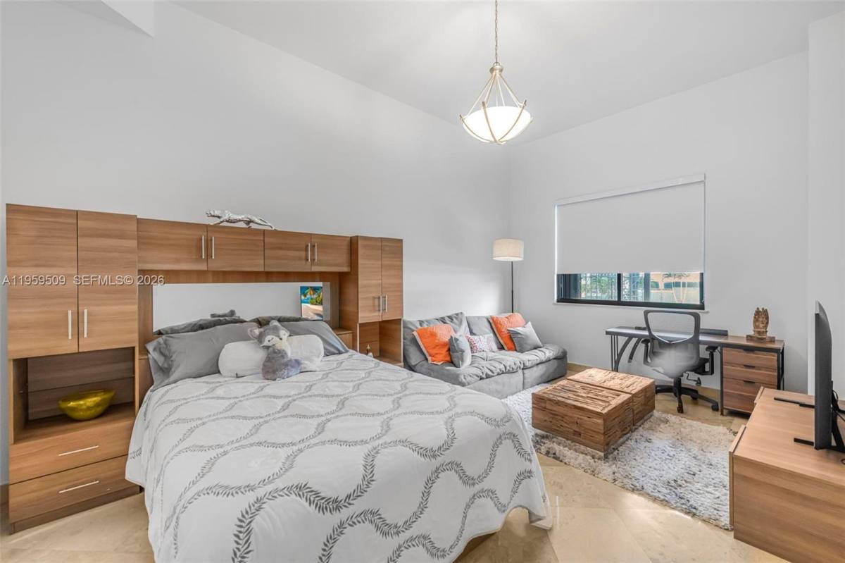 Apartment for rent at 540 Brickell Key Dr, Miami, FL 33131