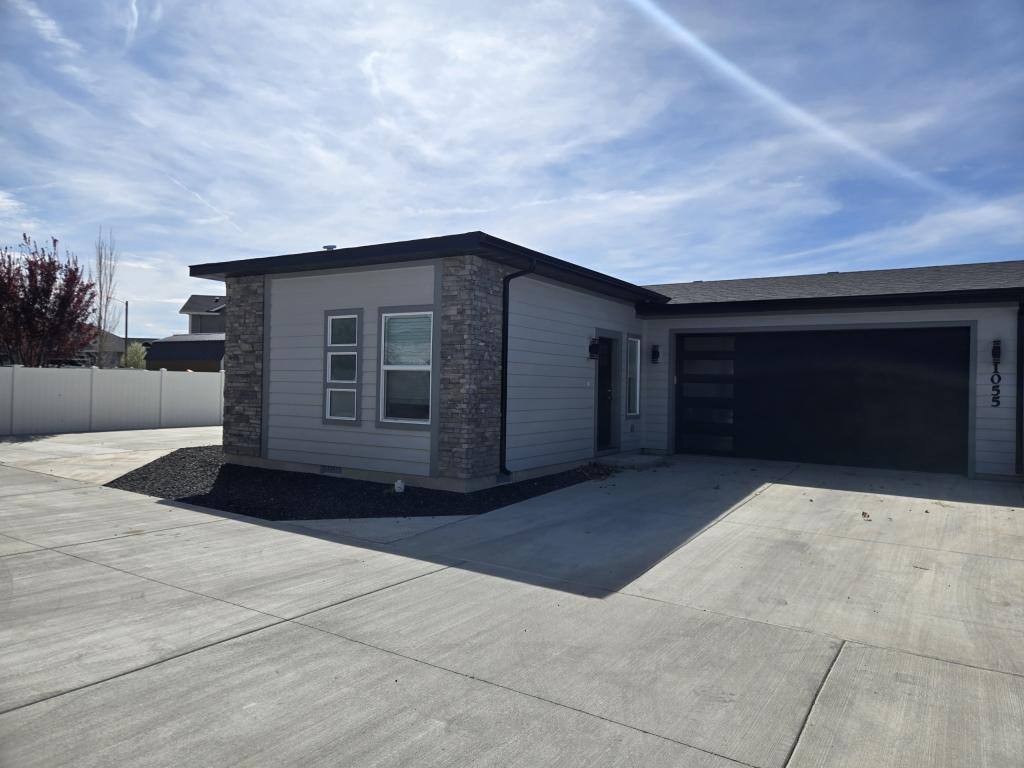 Townhouse for rent at 1055 Cheney Dr W, Twin Falls, ID 83301