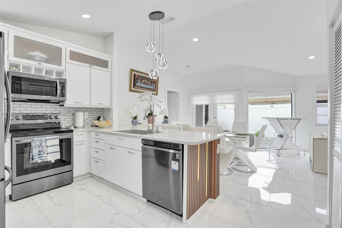House for rent at 11761 NW 12th St Floor, Hollywood, FL 33026