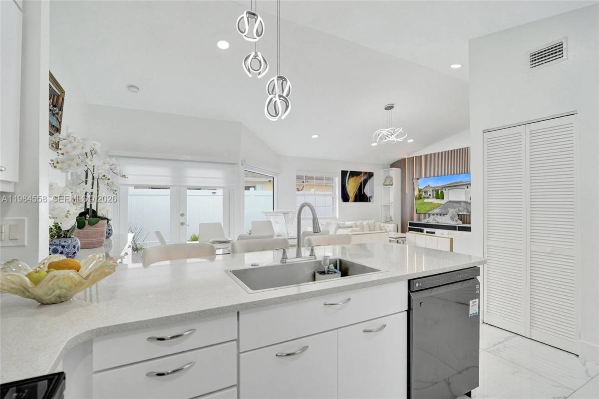 House for rent at 11761 NW 12th St Floor, Hollywood, FL 33026