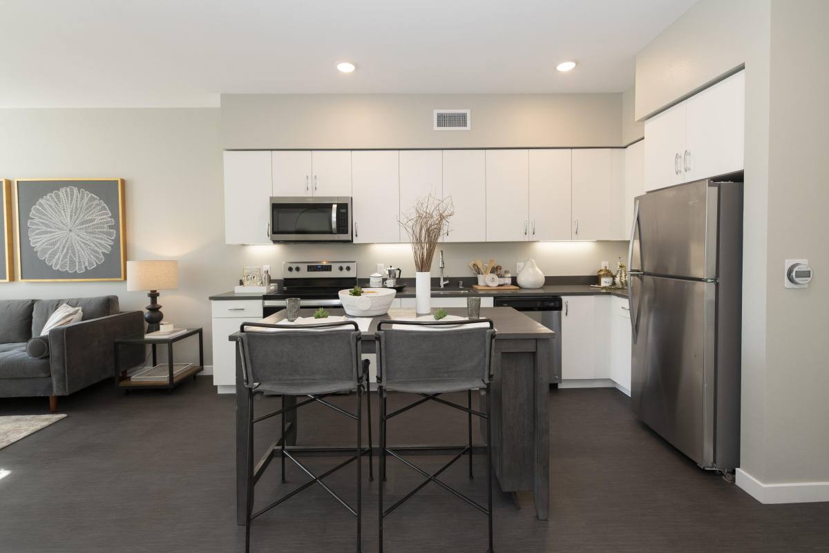 Apartment for rent at 421 25th St, Oakland, CA 94612