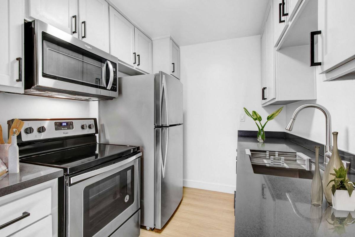 Apartment for rent at 520 Kelton Ave, Los Angeles, CA 90024