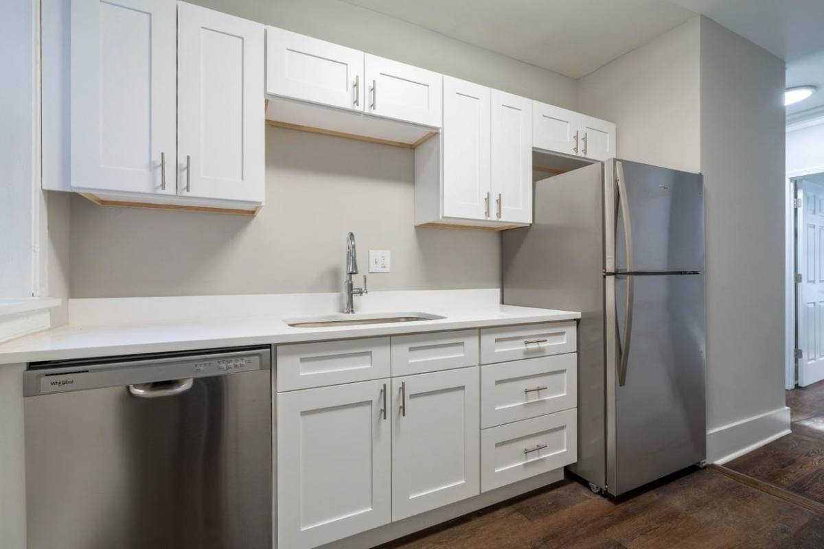 Apartment for rent at 7416 N Damen Ave, Chicago, IL 60645