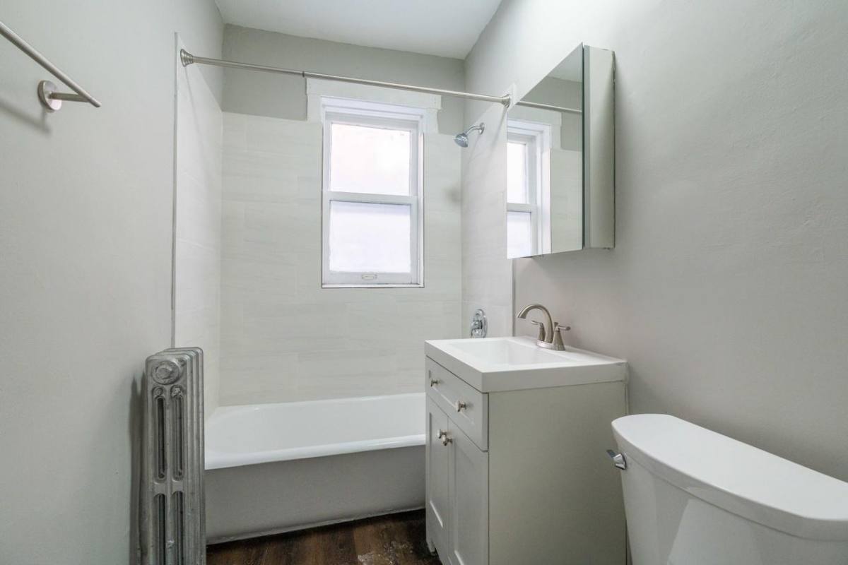 Apartment for rent at 7416 N Damen Ave, Chicago, IL 60645