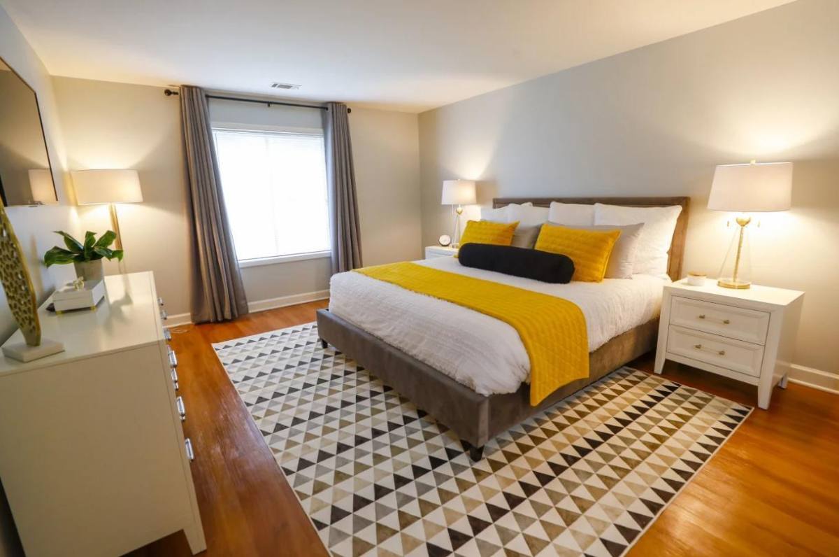 Apartment for rent at Farmingdale Terrace Condominiums, 7621 Sussex Creek Dr, Darien, IL 60561