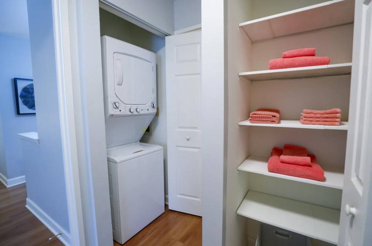 Apartment for rent at Farmingdale Terrace Condominiums, 7621 Sussex Creek Dr, Darien, IL 60561
