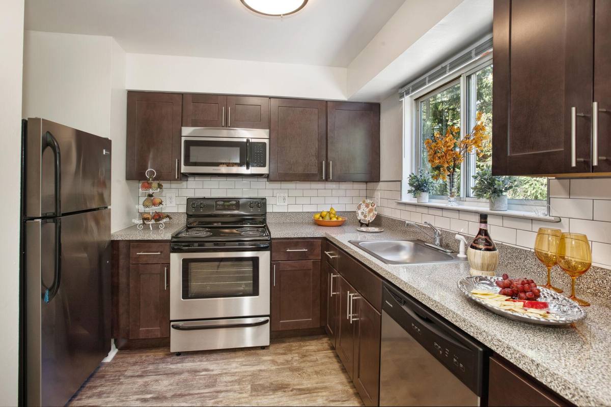 Apartment for rent at 100 Oakwood Village, Flanders, NJ 07836