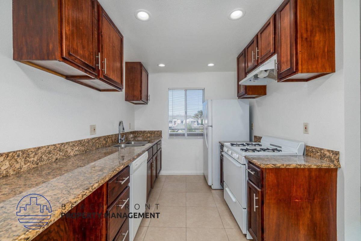 Apartment for rent at 1091 Stanley Avenue, 2422 E 11th St #5, Long Beach, CA 90804
