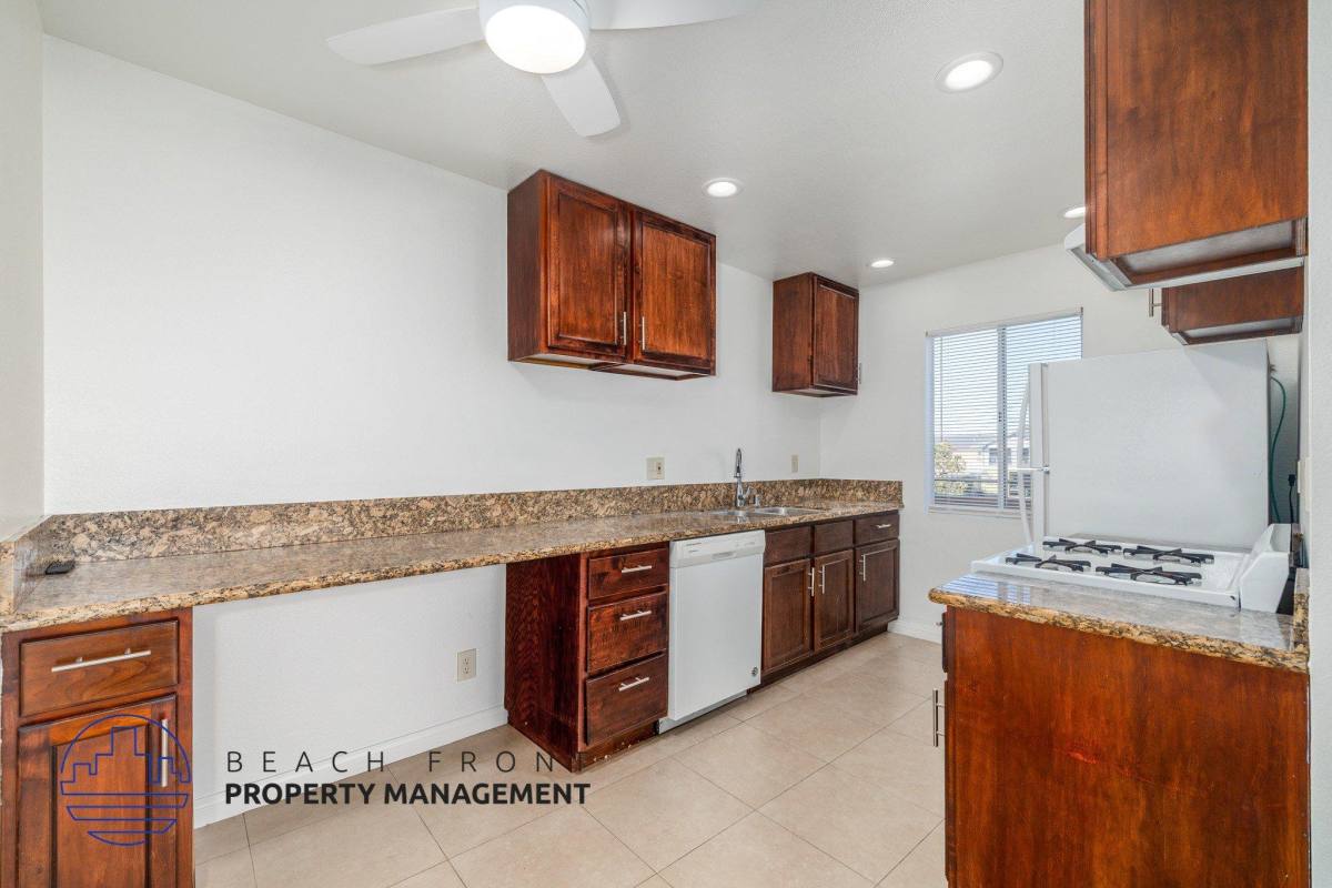 Apartment for rent at 1091 Stanley Avenue, 2422 E 11th St #5, Long Beach, CA 90804