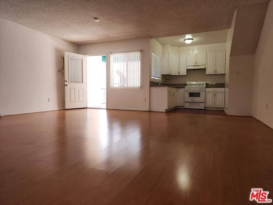 Apartment for rent at 3055 Foothill Boulevard, 3051 3053 3055 Foothill Blvd, La Crescenta, CA 91214