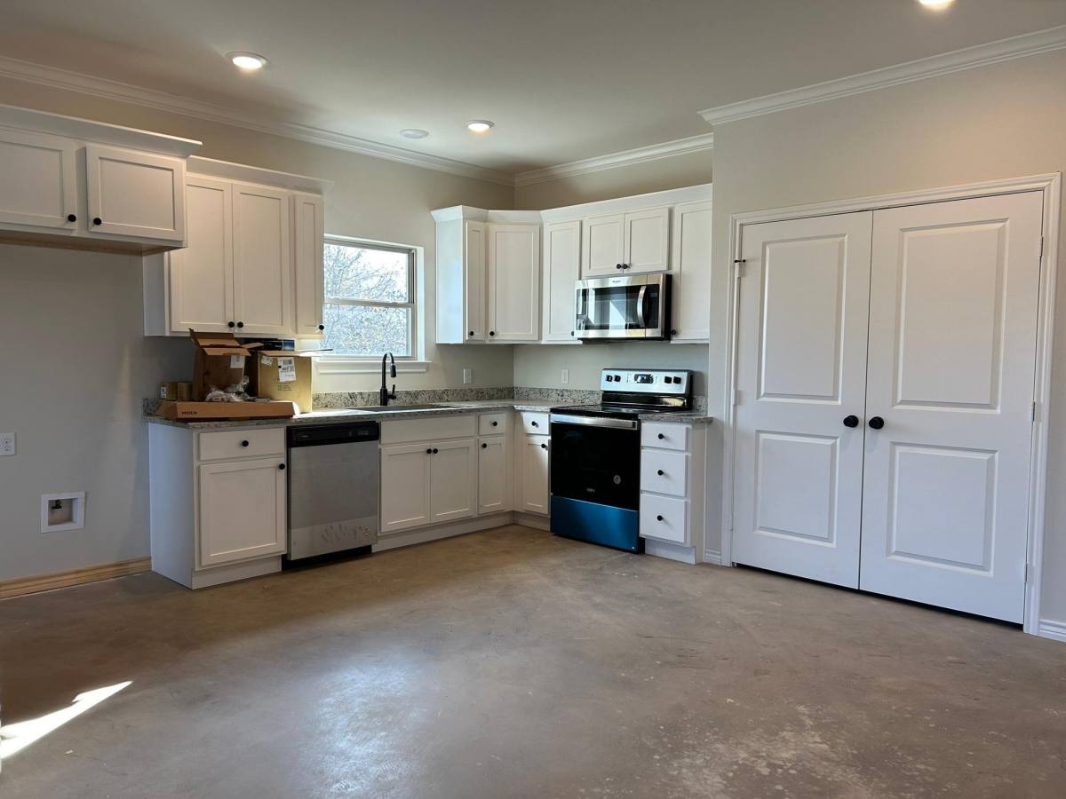 Townhouse for rent at 1604 County Rd #149, Flint, TX 75762