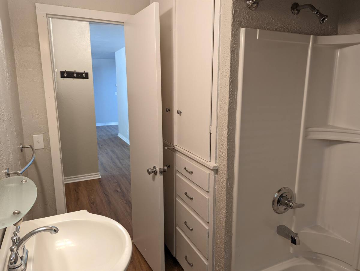 House for rent at 1027 W Apache St, Norman, OK 73069