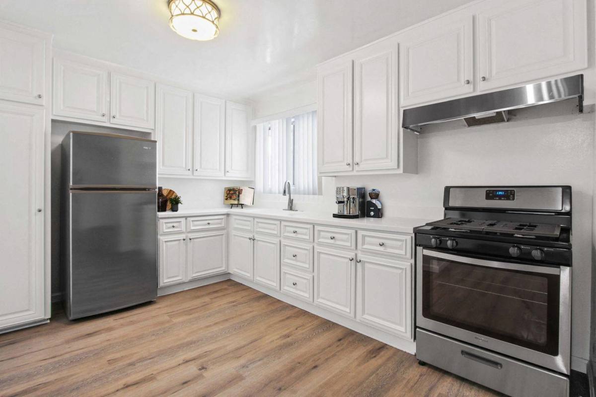 Apartment for rent at 3737 Vinton Ave #8, Los Angeles, CA 90034