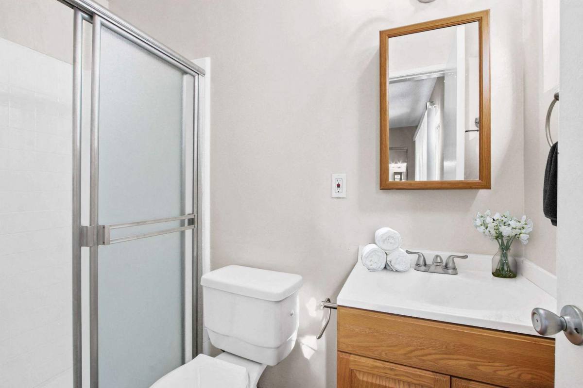 Apartment for rent at 3737 Vinton Ave #8, Los Angeles, CA 90034