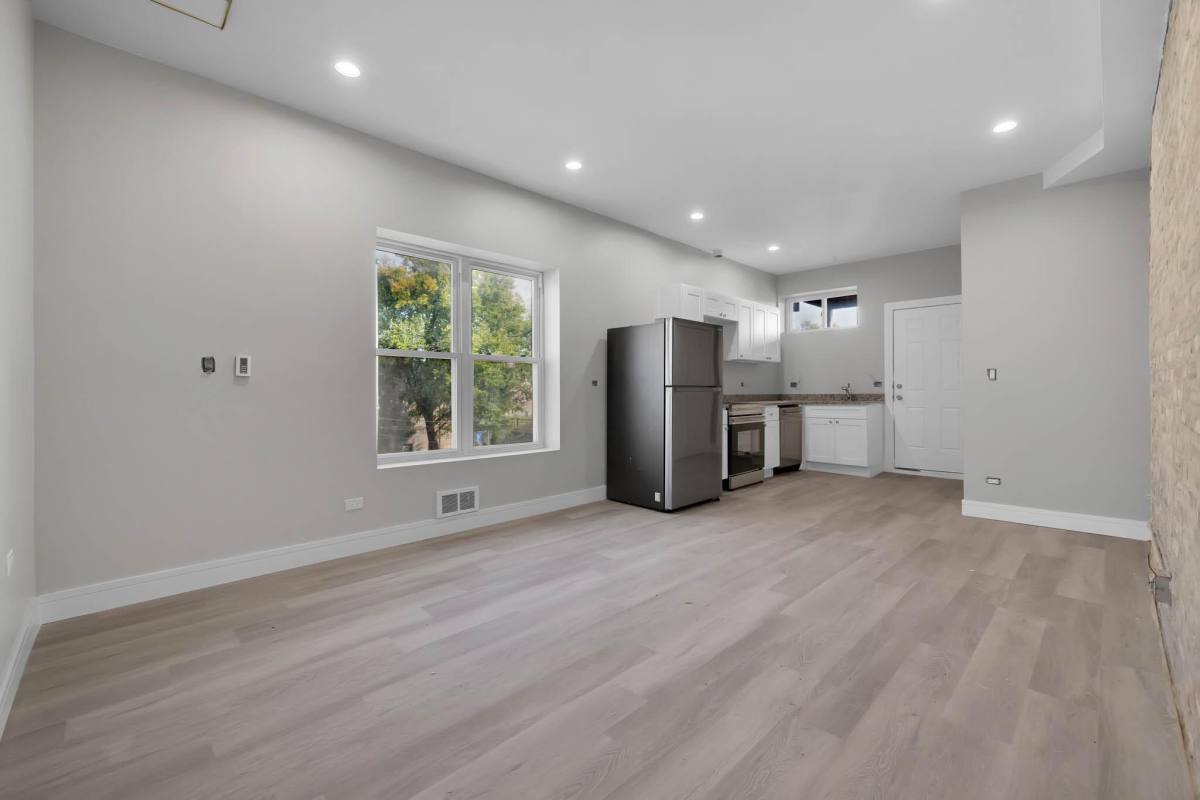 Condo for rent at 5231 S Indiana, Chicago, IL 60615