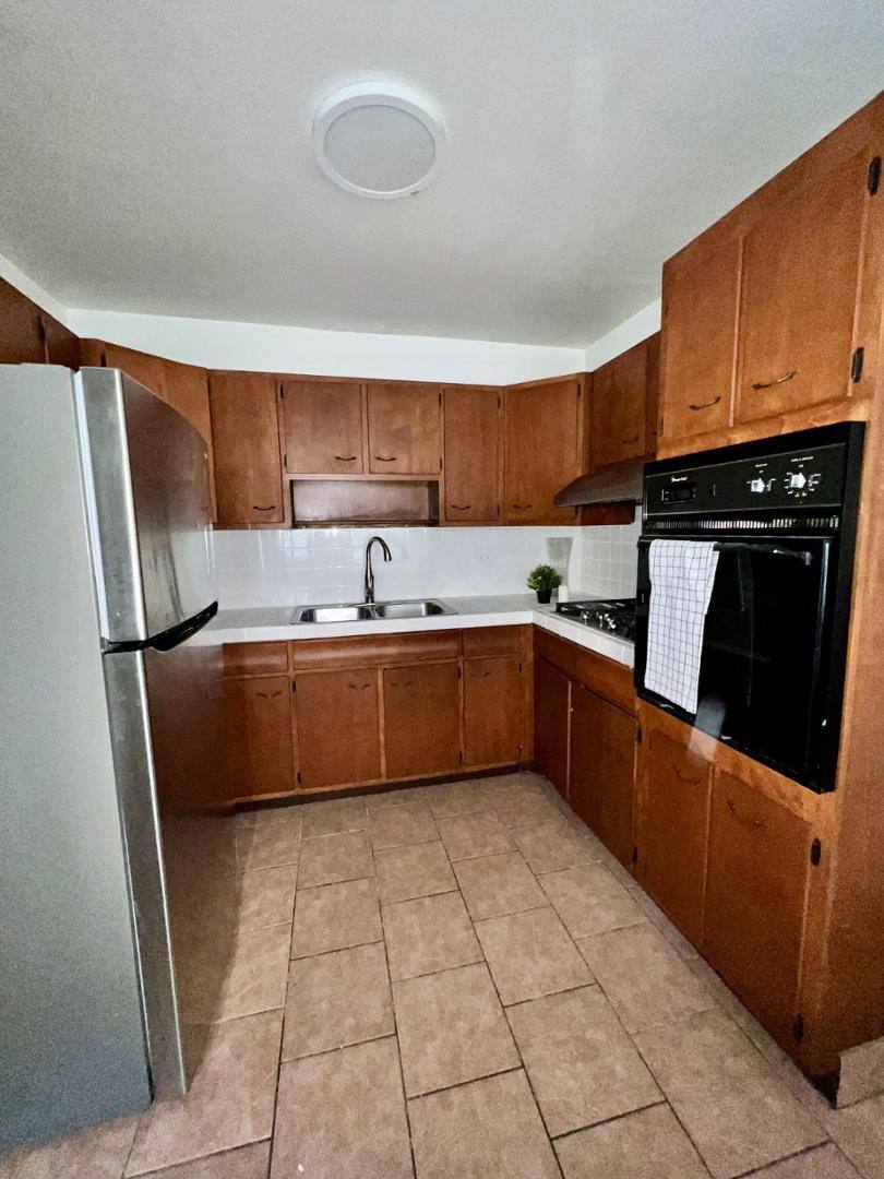 Apartment for rent at 1047 E 7th St #9, Long Beach, CA 90813