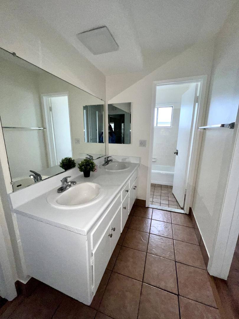 Apartment for rent at 1047 E 7th St #9, Long Beach, CA 90813