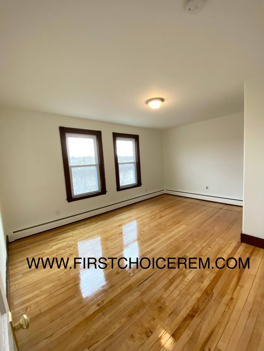 Apartment for rent at 171 Oxford St, Lewiston, ME 04240