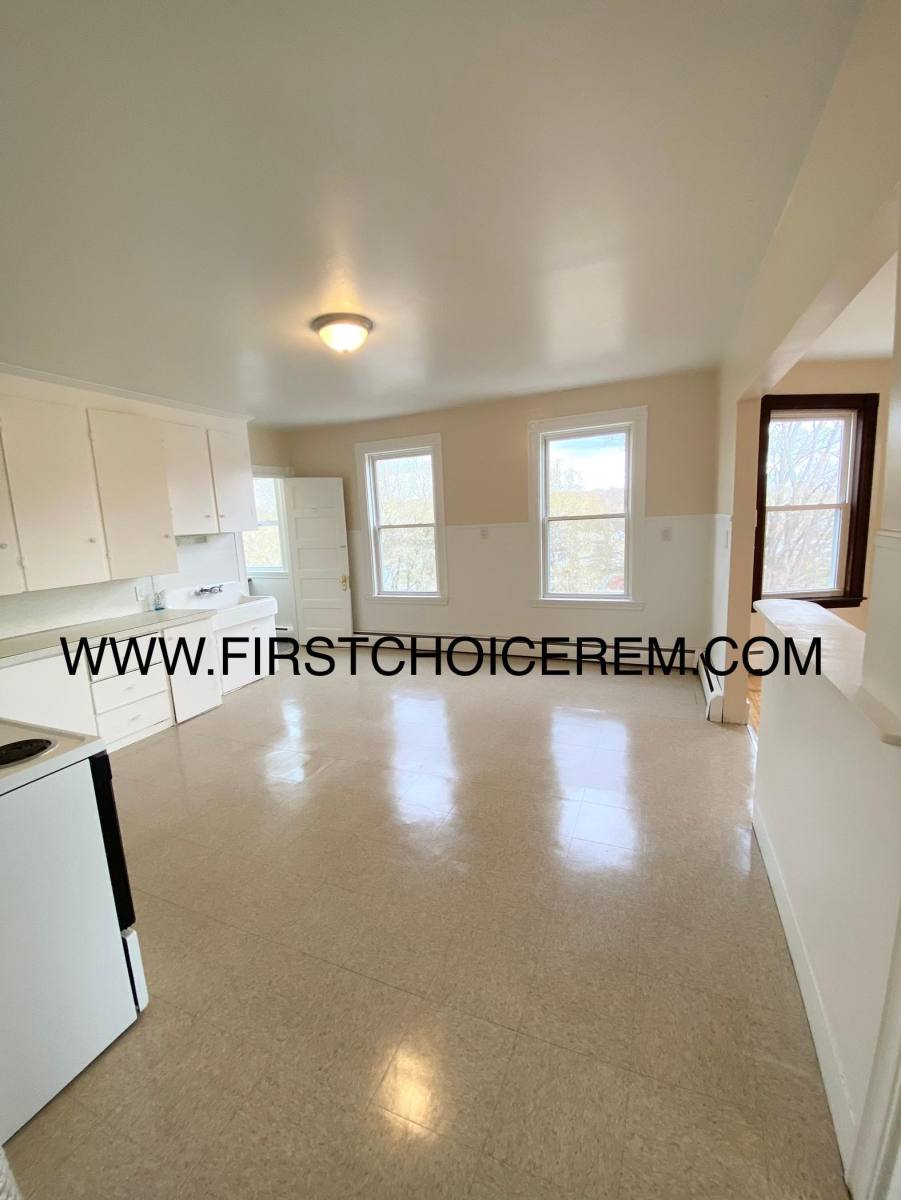 Apartment for rent at 171 Oxford St, Lewiston, ME 04240