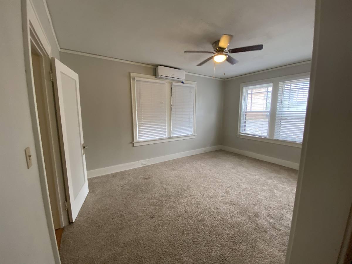 Apartment for rent at Plaza & Peacock, 1414 Austin St, Houston, TX 77002