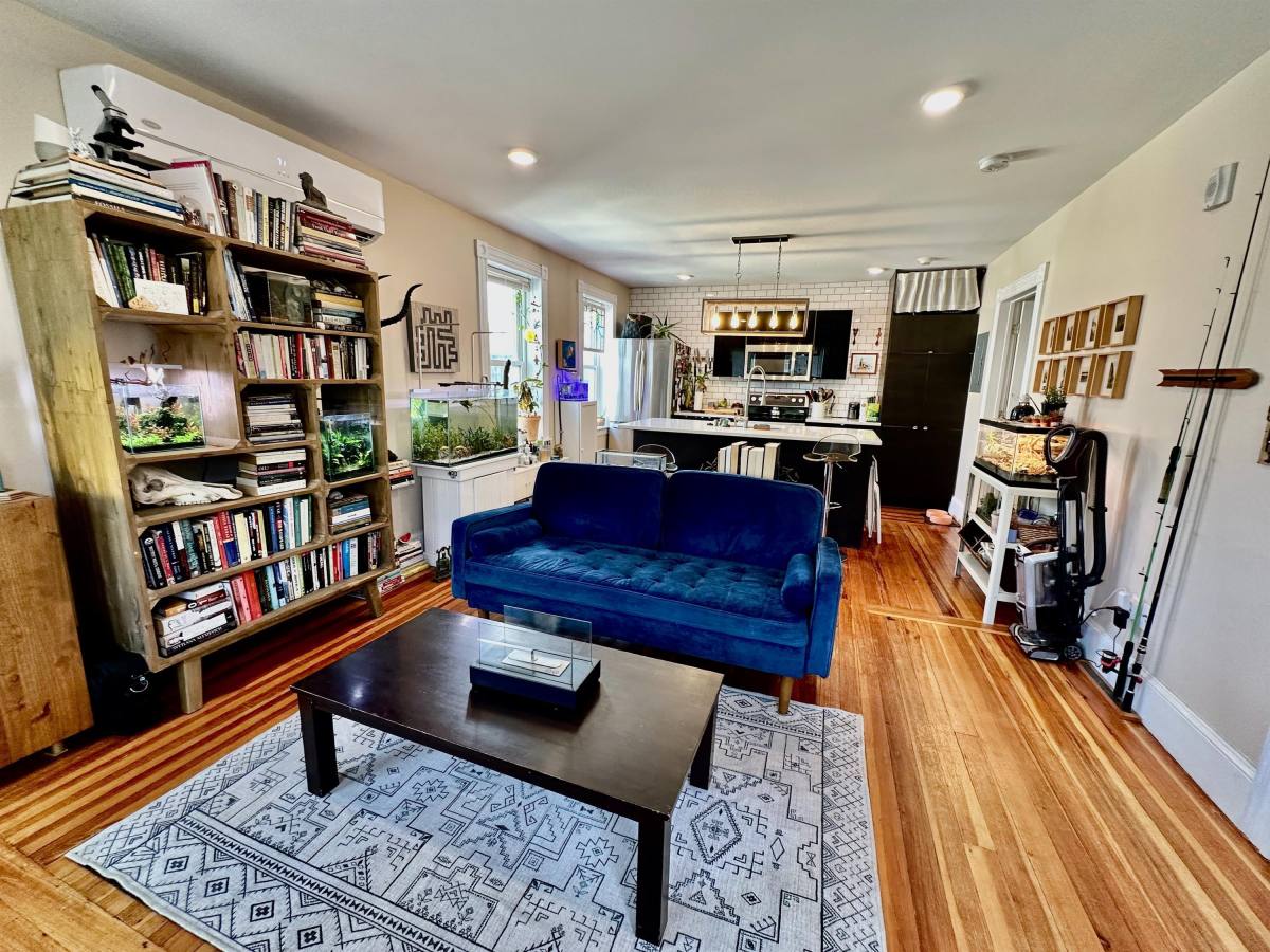 Apartment for rent at 193 Vinton St #193-1, Providence, RI 02909