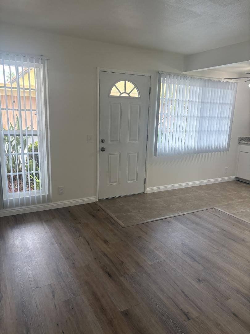 Apartment for rent at Sus Casitas, 2110 Newport Blvd, Costa Mesa, CA 92627