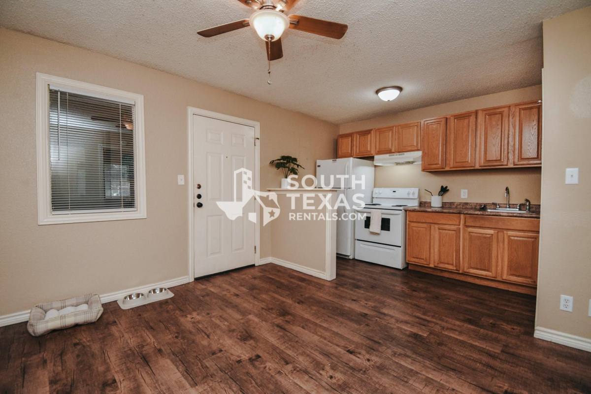 Apartment for rent at 1811 Lawndale Ave, Victoria, TX 77901