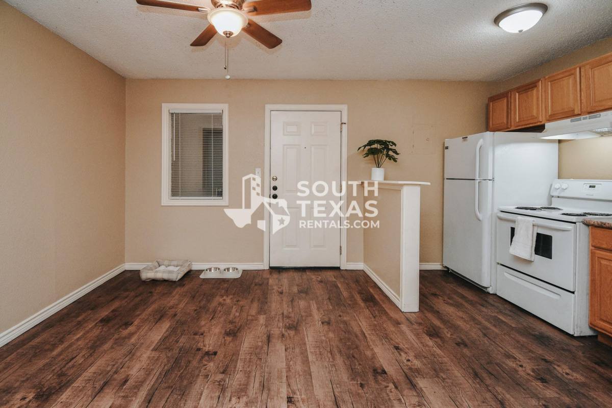 Apartment for rent at 1811 Lawndale Ave, Victoria, TX 77901