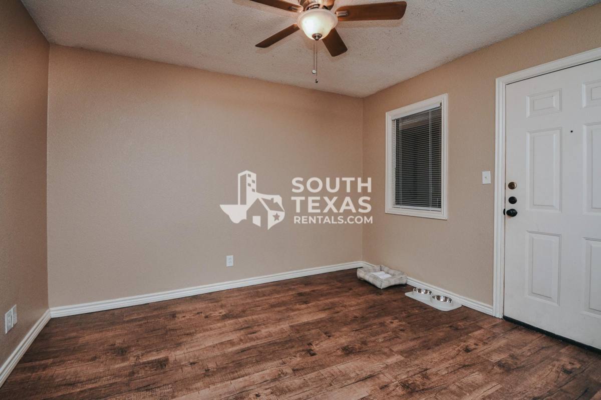 Apartment for rent at 1811 Lawndale Ave, Victoria, TX 77901