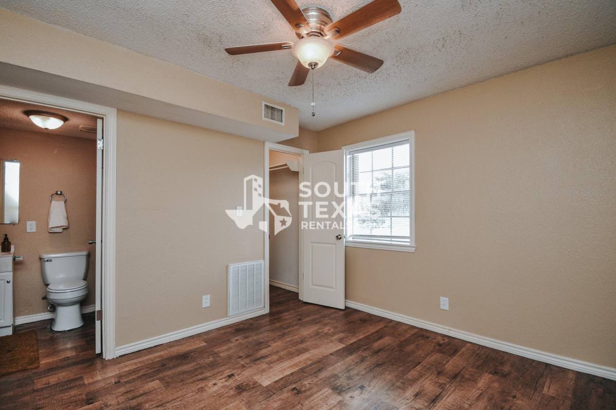 Apartment for rent at 1811 Lawndale Ave, Victoria, TX 77901