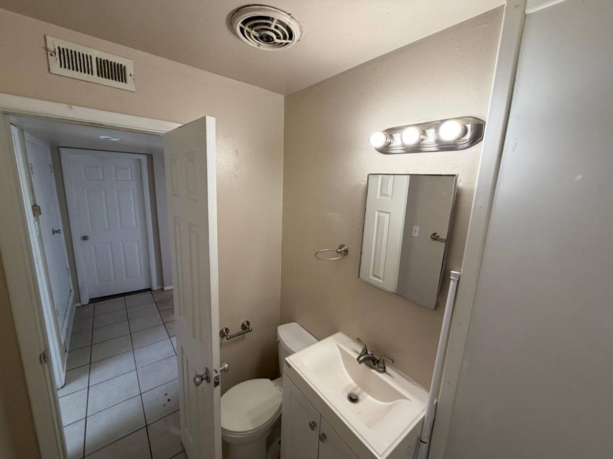 Apartment for rent at 1104 Palomas Dr SE #9, Albuquerque, NM 87108