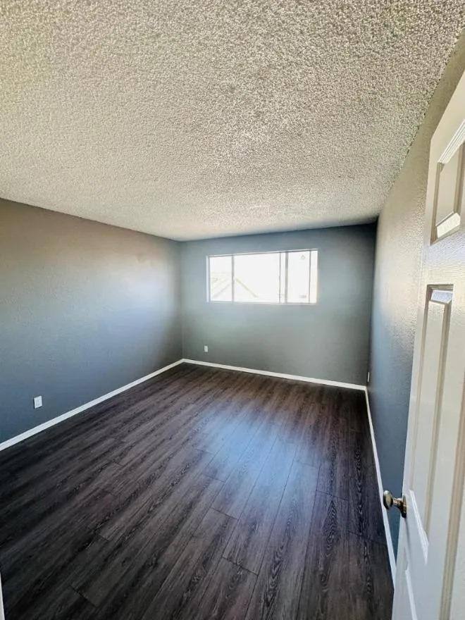 Apartment for rent at 616 West 75th Street, 616 W 75th St #6, Los Angeles, CA 90044
