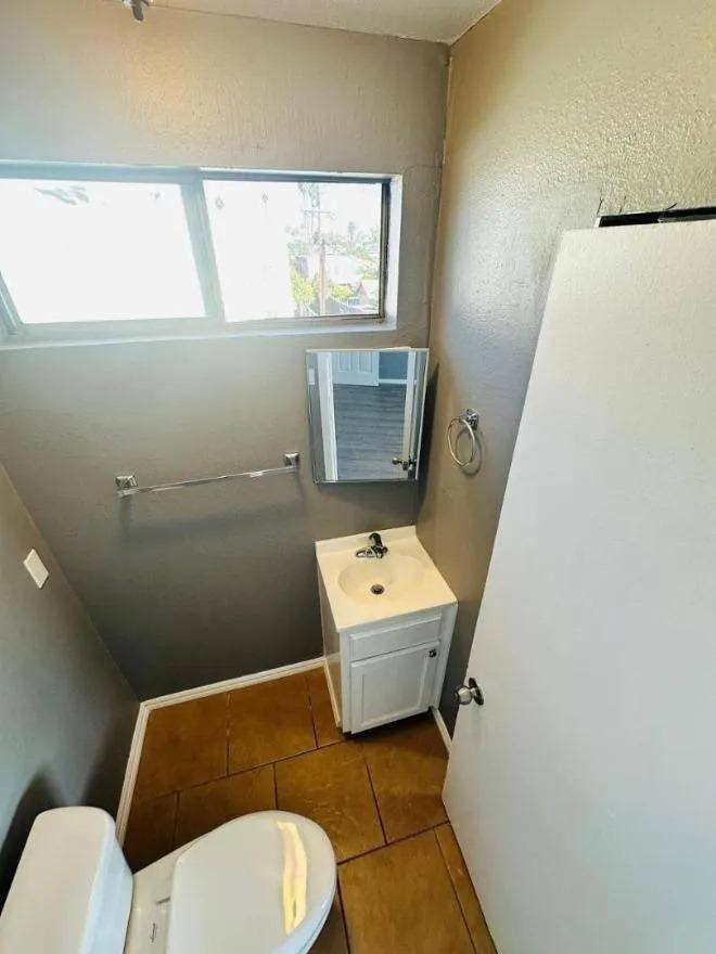 Apartment for rent at 616 West 75th Street, 616 W 75th St #6, Los Angeles, CA 90044