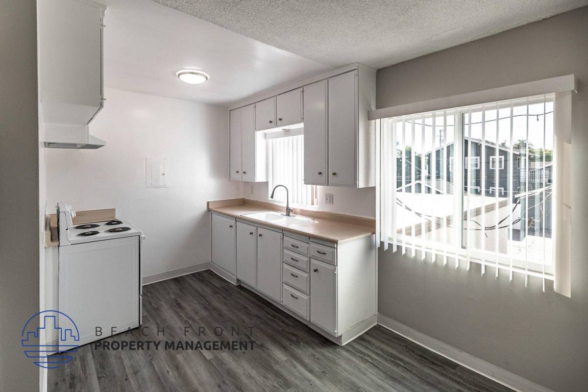 Apartment for rent at 316 Gladys Ave N, Long Beach, CA 90814