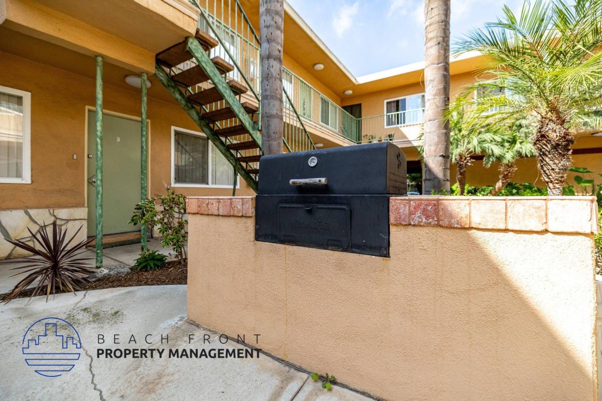 Apartment for rent at 316 Gladys Ave N, Long Beach, CA 90814