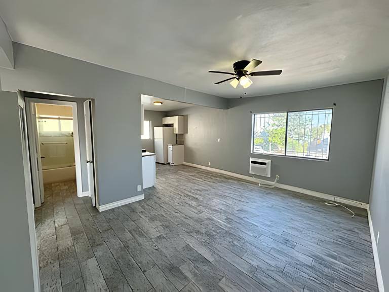 Apartment for rent at 120 W 73rd St #4, Los Angeles, CA 90003