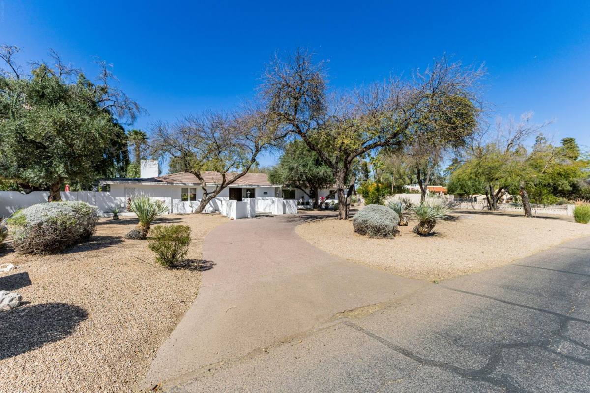 House for rent at 11832 N Oakhurst Way, Scottsdale, AZ 85254