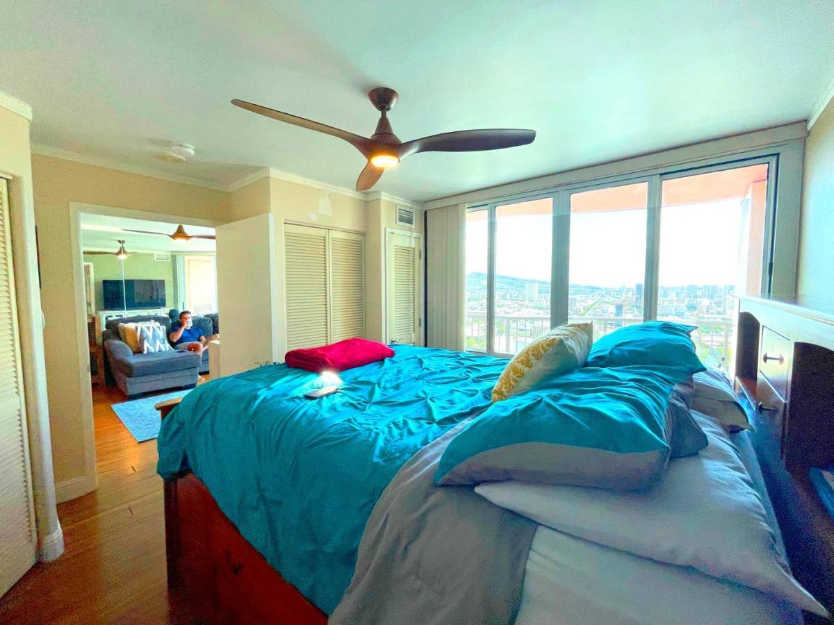 Apartment for rent at Kapio Kinau Ward, 801 S King St #3710, Honolulu, HI 96813