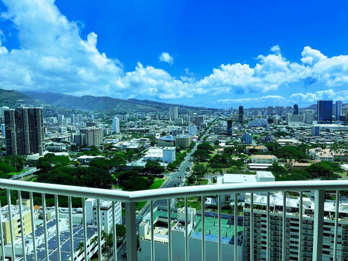 Apartment for rent at Kapio Kinau Ward, 801 S King St #3710, Honolulu, HI 96813