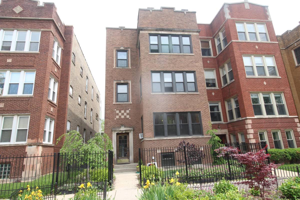 Apartment for rent at 4847 N Washtenaw Ave #2, Chicago, IL 60625