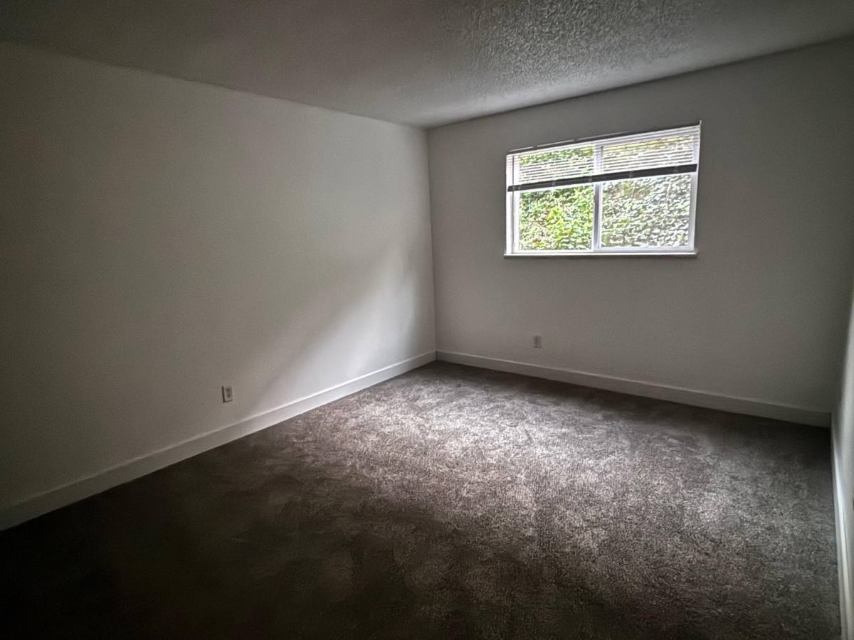 Apartment for rent at Oak Knoll, 3547 SE Milwaukie Ave, Portland, OR 97202