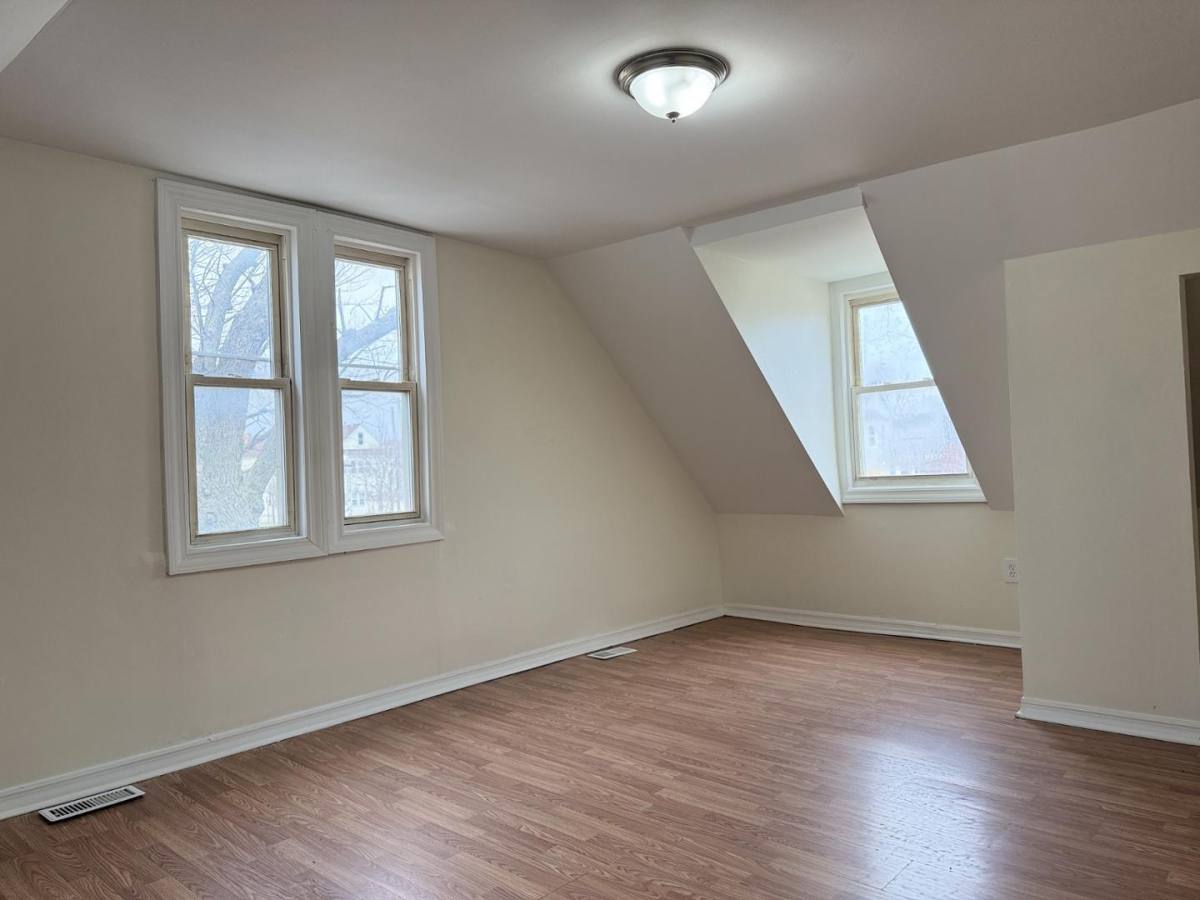 Apartment for rent at 8307 S Buffalo Ave #1, Chicago, IL 60617