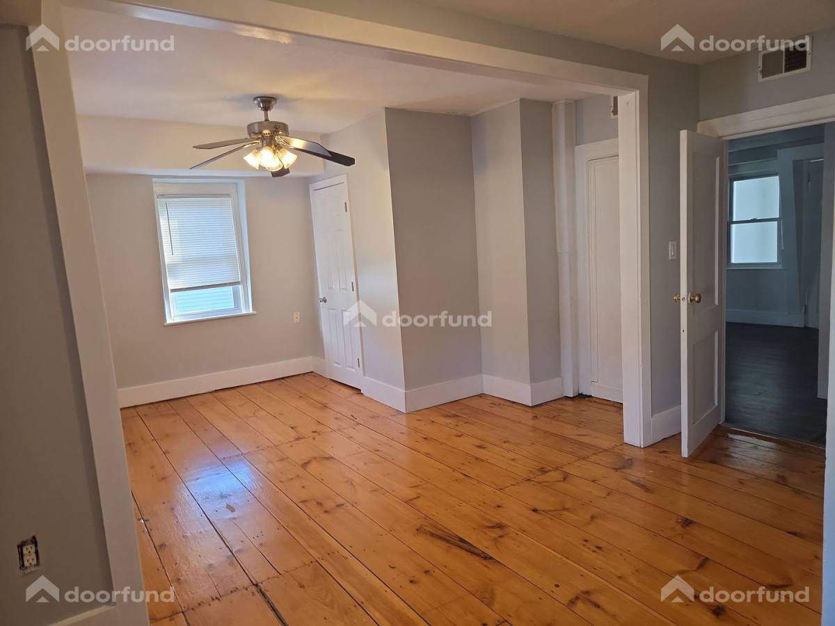Apartment for rent at 17 Wachusett St #3, Worcester, MA 01609