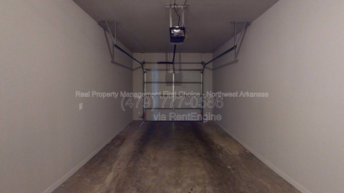 Townhouse for rent at 2711 W Shasta Rd, Rogers, AR 72758